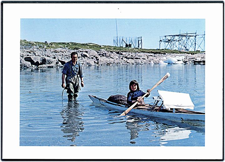 Den Nye fanger læres op! Klapkort efter foto af Peter Juul, solgt af Rotary til fordel for børne og ungdomsarbejdet i Grønland.