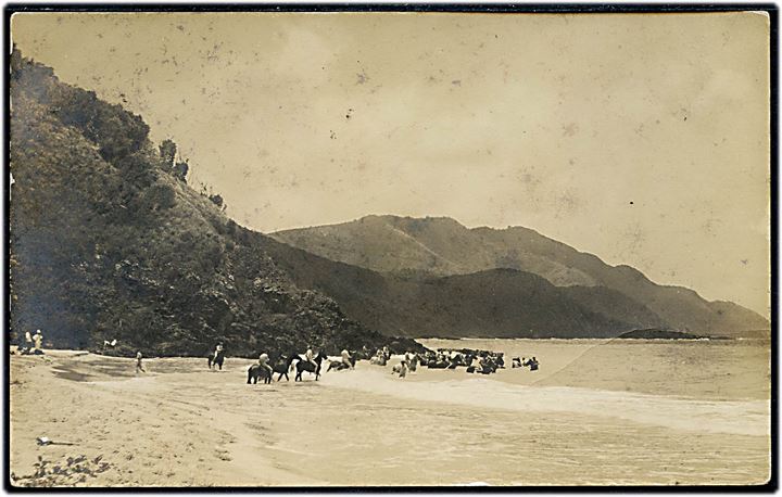 D.V.I., St. Croix, Nordsiden. Gendarmer bade deres heste. Fotokort A. Lauridsen u/no. 