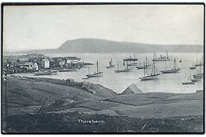 Thorshavn, udsigt over havn med fiskefartøjer og dampskibe. Z. Heinesen no. 17403.