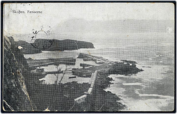 10 øre Bølgelinie på brevkort (Skopen havn) annulleret med udslebet stjernestempel SKOPEN og sidestemplet Thorshavn d. 1.12.1932 til Kollefjord. Folder.