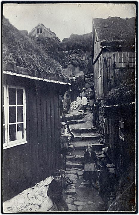 5 øre Chr. IX på brevkort (Fotokort med færøsk gade) annulleret med stjernestempel SAND og sidestemplet brotype Ig Thorshavn d. 15.12.1906 til Aalborg.