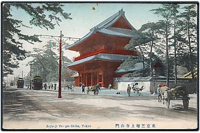 Japan, Tokyo, Zojiyoji Temple Shiba med sporvogne i baggrunden. 