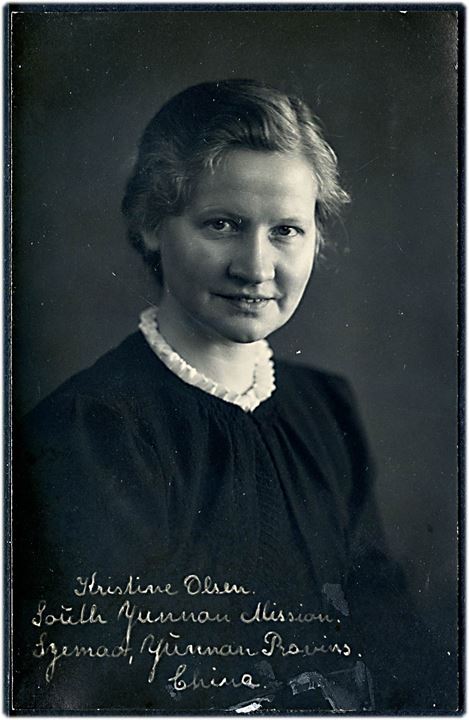Dansk missionær Kristine Olsen i Kina. Fotokort u/no.