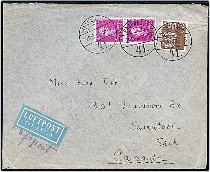 35 øre Chr. X anilinrød i parstykke og 1 kr. Rigsvåben på luftpostbrev fra København d. 29.10.1946 til Saskatoon, Canada. Bagklap mgl.