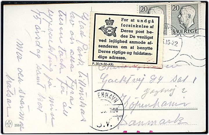 20 öre Gustaf i parstykke på brevkort fra Norrköping d. 2.4.1953 til København, Danmark. Påsat etiket P.30 (4-50-A9) For at undgå forsinkelse af Deres post bedes De venligst ved lejlighed anmode afsenderen om at benytte Deres rigtige og fuldstændige adresse, samt røde ombæringskontrol streger.