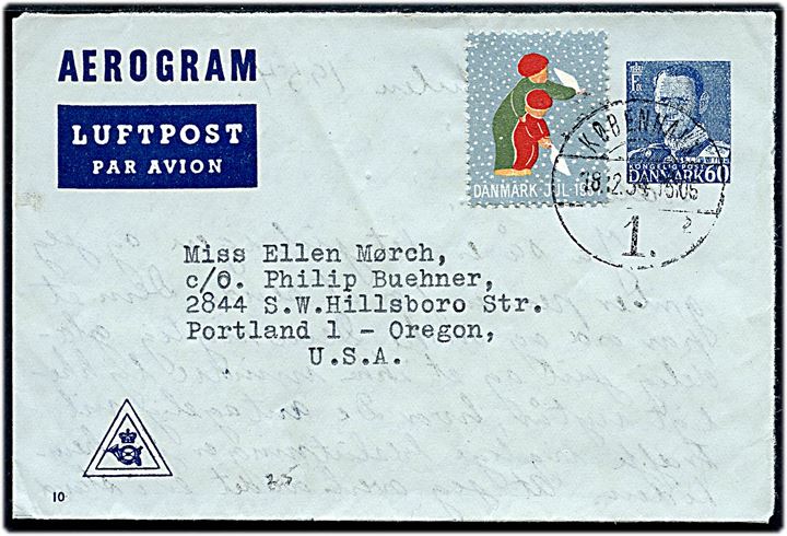 60 øre Fr. IX helsags aerogram (fabr. 10) med Julemærke 1954 fra København d. 18.12.1954 til Portland, USA.