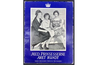 Med Prinsesserne Året Rundt. Fotohæfte redigeret af Ernst Fr. Hansen. 32 sider.