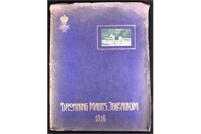 Dronning Maud's Julealbum 1916. Album med opklæbede amatør-billeder taget af Dr. Maud. Abels Kunstforlag, Kristiania. 12 billedsider.