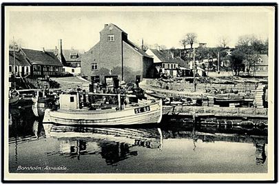 Aarsdale, parti fra havnen med fiskekutter SE 98. Sendt som søndagskort fra Aarsdale 1955 til Lyngby.