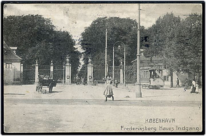 Købh., Frederiksberg haves indgang med sporvogn no. 8. Sk. B. & Kf. no. 3713.
