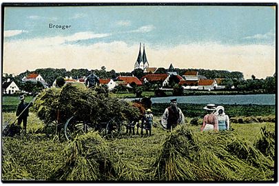 Broager, høstarbejde med byen i baggrunden. C. C. Biehl no. 3220.