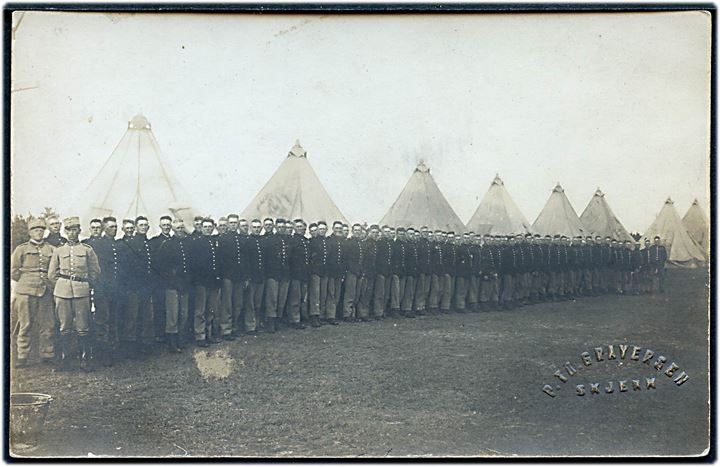 Soldater i teltlejr. Fotograf P. Th. Graversen, Skjern.