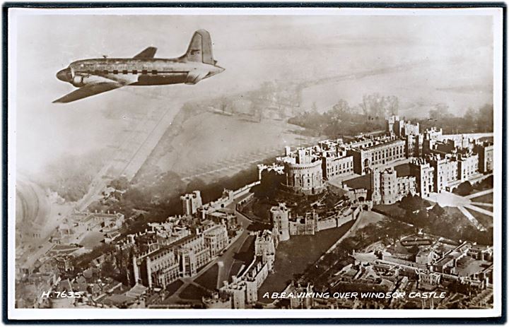 Vickers Viking fra British European Airways (B.E.A.) over Windsor Castle. No. H. 7635.