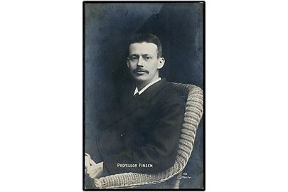 Professor Niels Ryberg Finsen (1860-1904). Dansk/Færøsk læge og modtager af Nobels-prisen i Medicin (1903). Fotograf Ferd. Riise. A. Vincent no. 152.