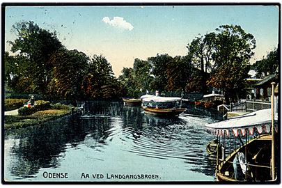 Odense, åen med landgangsbro og dampbåde. J. Pedersen u/no.