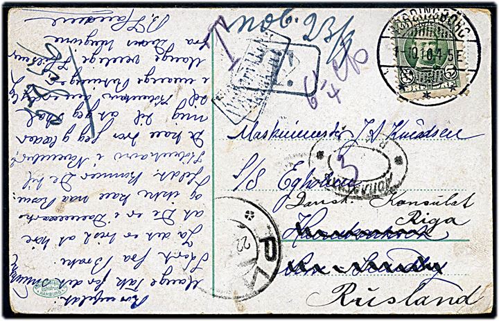 5 øre Fr. VIII på brevkort fra Vordingborg d. 1.10.1910 til maskinmester ombord på S/S Egholm, Havnekontoret i Nørre Sundby. Eftersendt til danske konsulat i Riga, Rusland med både danske T og Utilstrækkelig Frankeret, samt ovalt russisk portostempel fra Riga.