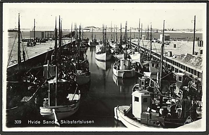 Skibe i skibsfartslusen i Hvide Sande. Pors no. 309.