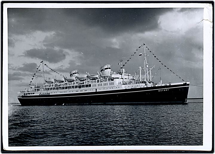 Batory, M/S, Polish Ocean Lines. Frankeret med polske mærker og annulleret med skibsstempel Polish Ocean Lines M/S Batory d. 22.12.1958 til Aalborg, Danmark. Lille rift.