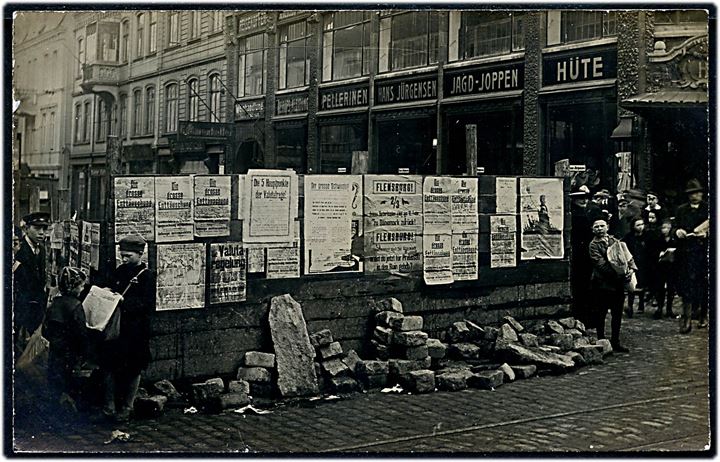 Genforening 1920. Agitationsplakater i Flensburg i afstemningsperioden. Fotokort u/no.