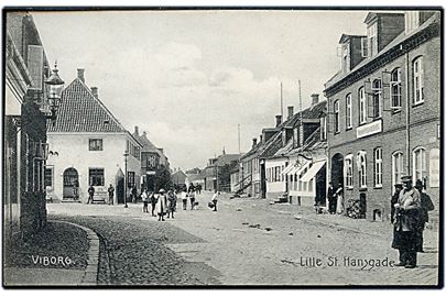 Viborg, Lille St. Hansgade med Højskolehjemmet og militær vagtbygning. Stenders no. 2604.