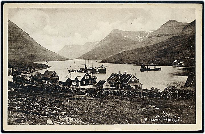 Klaksvig, havn med bl.a. dampskibet Tjaldur i neutralitetsbemaling under 1. verdenskrig. Stenders no. 48010.