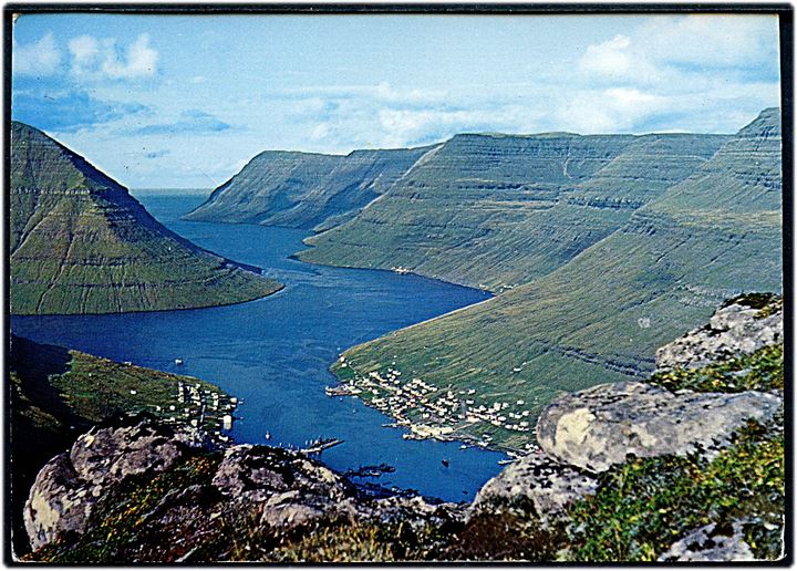 50 øre Fr. IX på brevkort (Klaksvik, udsigt) annulleret med pr.-stempel Funningur pr. Tórshavn d. 28.8.1968 til København.