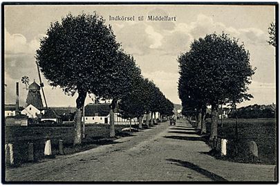 Indkørslen til Middelfart med Møllen i baggrunden. C. Liisberg u/no. 