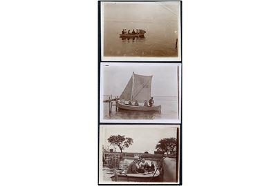 Tre fotografier med mindre jolle og sejlbåd - bl.a. NF 195 antagelig fra Lolland-Falster området. 8½x11½ cm.