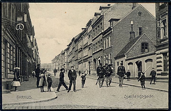 Aarhus, Sjællandsgade med soldater. Stenders no. 5647.