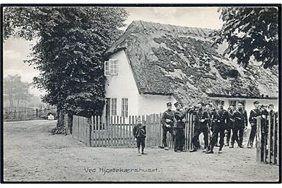 Dyrehaven, Hjortekærshuset med soldater. Stenders no. 12412.