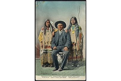 USA, apache indianer høvding Geronimo og hans to niecer. 
