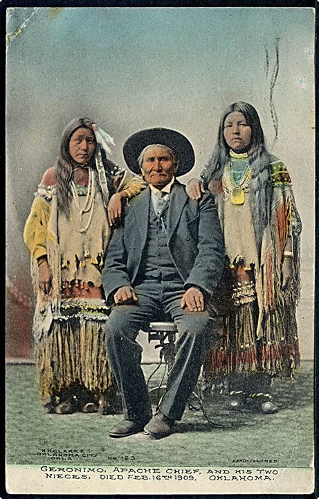 USA, apache indianer høvding Geronimo og hans to niecer. 