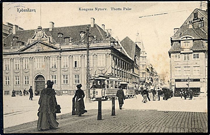 Købh. Kongens Nytorv med Thotts palæ og sporvogne. Peter Alstrups no. 9512. 