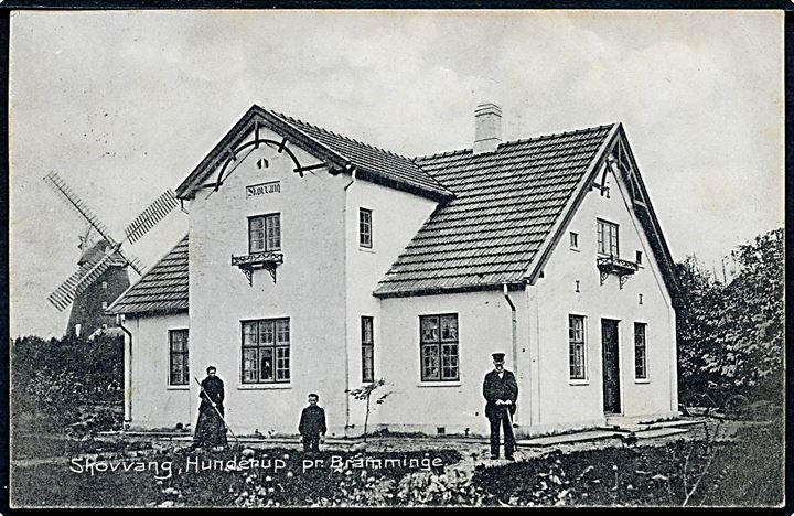 Skovvang, Hunderup pr. Bramminge med mølle i baggrunden. M. Hansen no. 16606. Annulleret med bureaustempel Bramminge - Vedsted T.1058 d. 29.11.1908, sendt til Købh.
