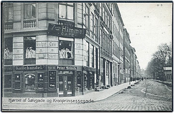 Sølvgade 11 hj. af Kronprinsessegade med “Cafe 7ende Himmel” og P. Brinchs kaffehandel. U/no. Kvalitet 7