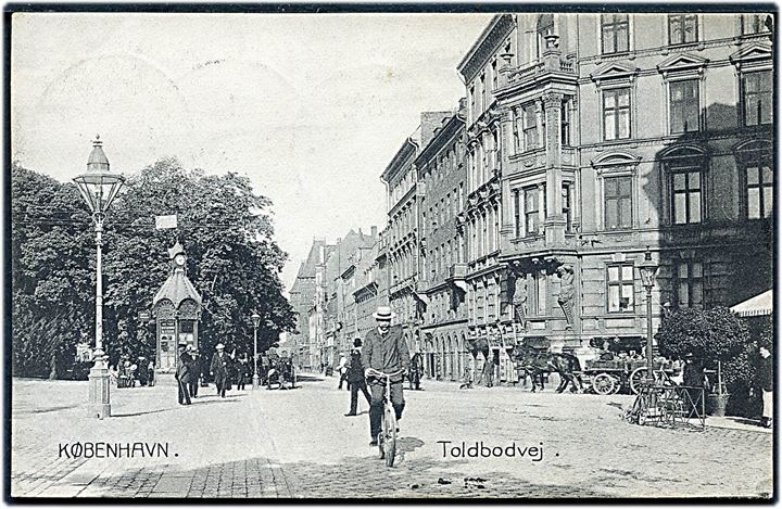Toldbodvej (nu Esplanaden) med aviskiosk. Stenders no. 6094. Kvalitet 8