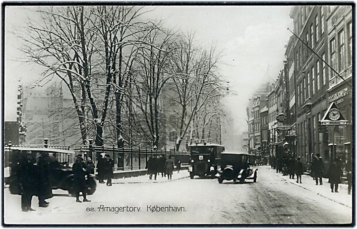 Amagertorv i sne med omnibus linie 11. O. Lütken no. 82. Kvalitet 8