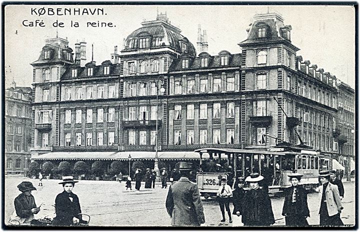 Sølvtorvet, Frederiksborggade 54 med “Café de la Reine” og sporvogn no. 326. Stenders no. 3204. Kvalitet 8