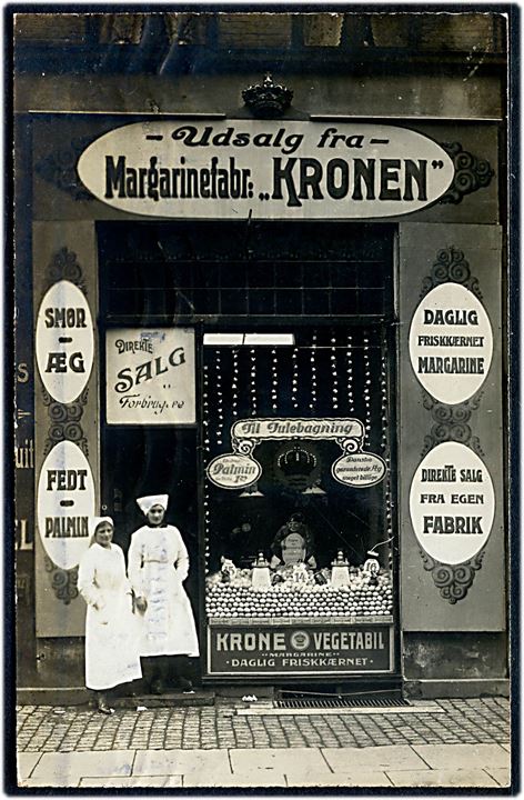 Vesterbrogade 136 med Udsalg fra Margarinefabrikken “Kronen”. Fotokort u/no. Kvalitet 7
