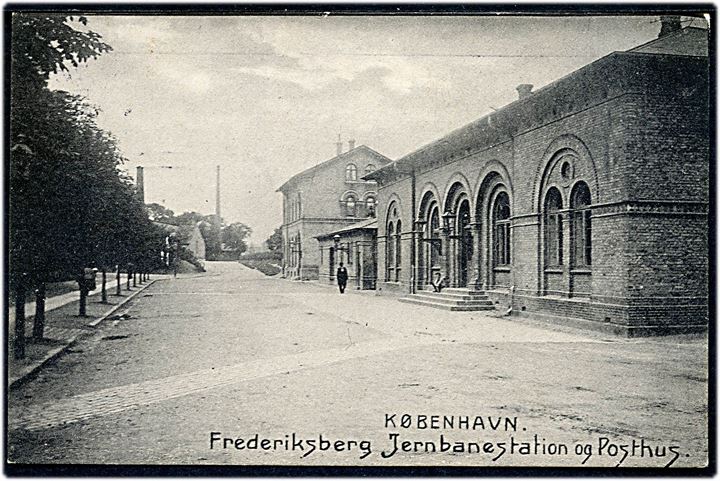 Frederiksberg, jernbanestation og posthus. Sk. B. & Kf. no. 3710. Kvalitet 8