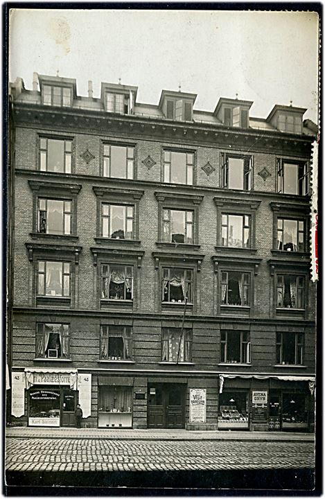 Nordre Frihavnsgade 43 med Karl Steinert forretning. Fotokort u/no. Kvalitet 8