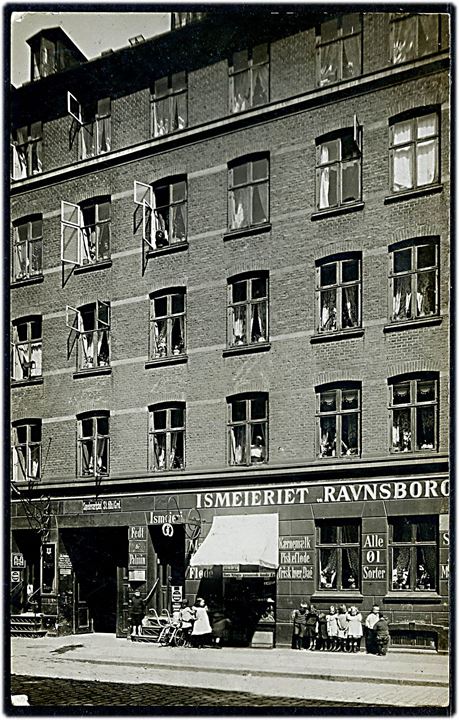 Ravnsborg Tværgade 6 med Ismeieriet “Ravnsborg”. Fotokort u/no. Kvalitet 7