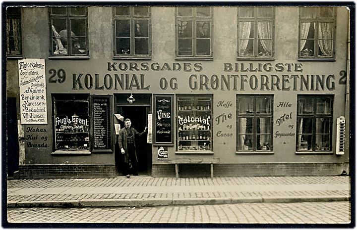 Korsgade 29 Kolonial og Grøntforretning. Fotokort u/no. Kvalitet 7
