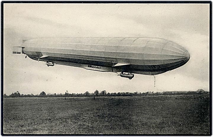 Zeppelin luftskib “Hansa” over Kløvermarken på Amager d. 18.9.1912. S. N. Philipsson & Co. u/no. Kvalitet 9