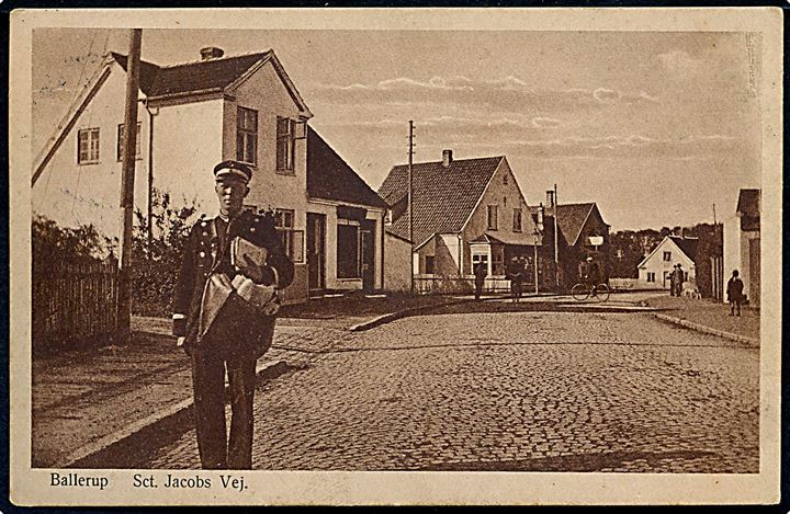 Ballerup, Sct. Jacobs Vej med postbud. A. Jacobsen no. 1325/8. Kvalitet 7