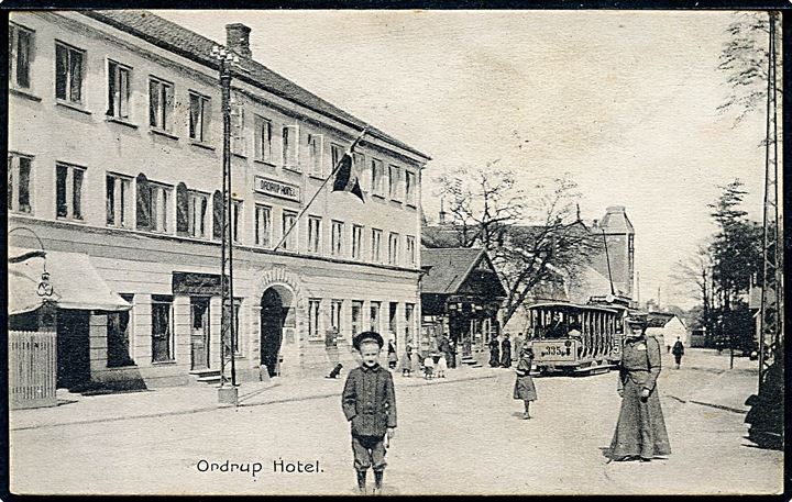 Ordrup, Ordrupvej 114 med Ordrup Hotel og sporvogn linie15 vogn 335. Stenders no. 19237. Kvalitet 8