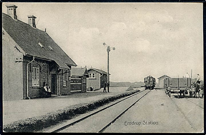 Emdrup station med togvogne. Stenders no. 8683. Kvalitet 7