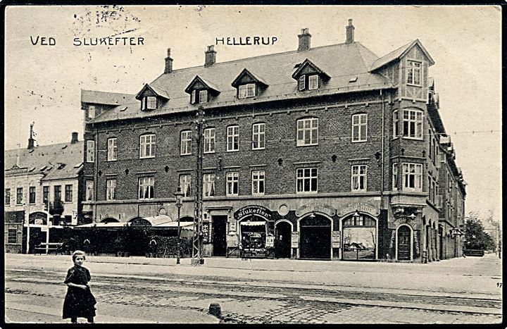 Hellerup, Strandvejen med Cigarforretningen “Slukefter” og Hellerup Biograf Teater. D.L.C. no. 973. Kvalitet 7