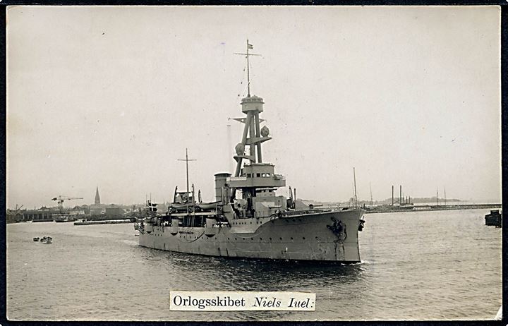 Dansk Marine. Artilleriskibet “Niels Juel”. Fotokort u/no. Dateret ombord i Thorshavn d. 7.6.1926. Kvalitet 7