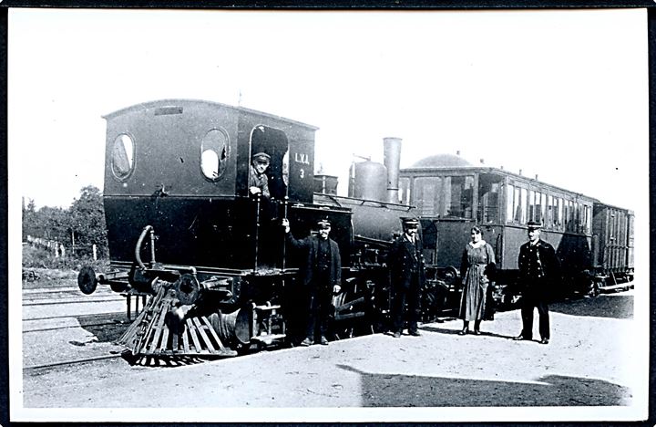 Nærum station med lokomotiv L.V.J. 3 ca. 1920. U/no. Fotokort af nyere dato. Kvalitet 9